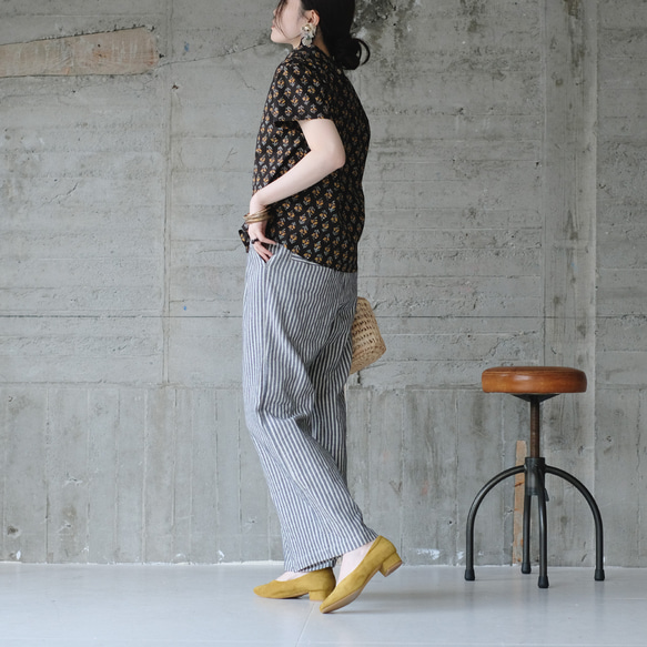 【ラスト1点】スタンドカラー総柄半袖ブラウス（22s-21）ブラック 5枚目の画像