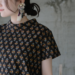 【ラスト1点】スタンドカラー総柄半袖ブラウス（22s-21）ブラック 9枚目の画像