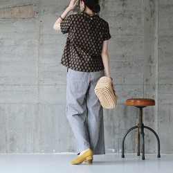 【ラスト1点】スタンドカラー総柄半袖ブラウス（22s-21）ブラック 6枚目の画像