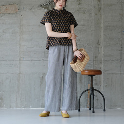 【ラスト1点】スタンドカラー総柄半袖ブラウス（22s-21）ブラック 4枚目の画像