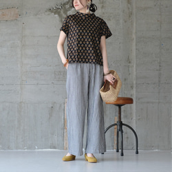 【ラスト1点】スタンドカラー総柄半袖ブラウス（22s-21）ブラック 8枚目の画像