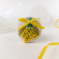 ふっくらミモザのスワッグ刺繍ブローチor刺繍ヘアゴム 入学式 卒園