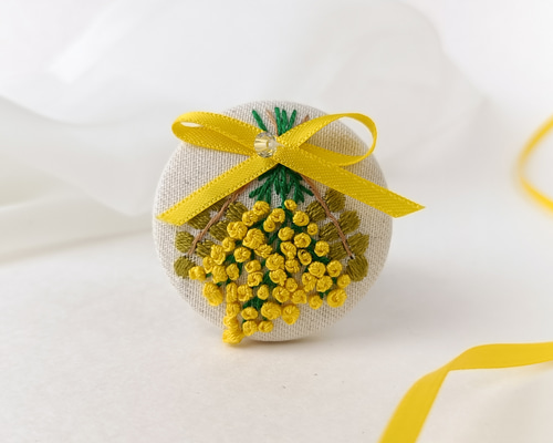 ふっくらミモザのスワッグ刺繍ブローチor刺繍ヘアゴム 入学式 卒園