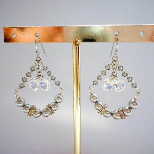 スワロフスキークリスタル®︎ ぷくぷくリング連なるピアスステンレス