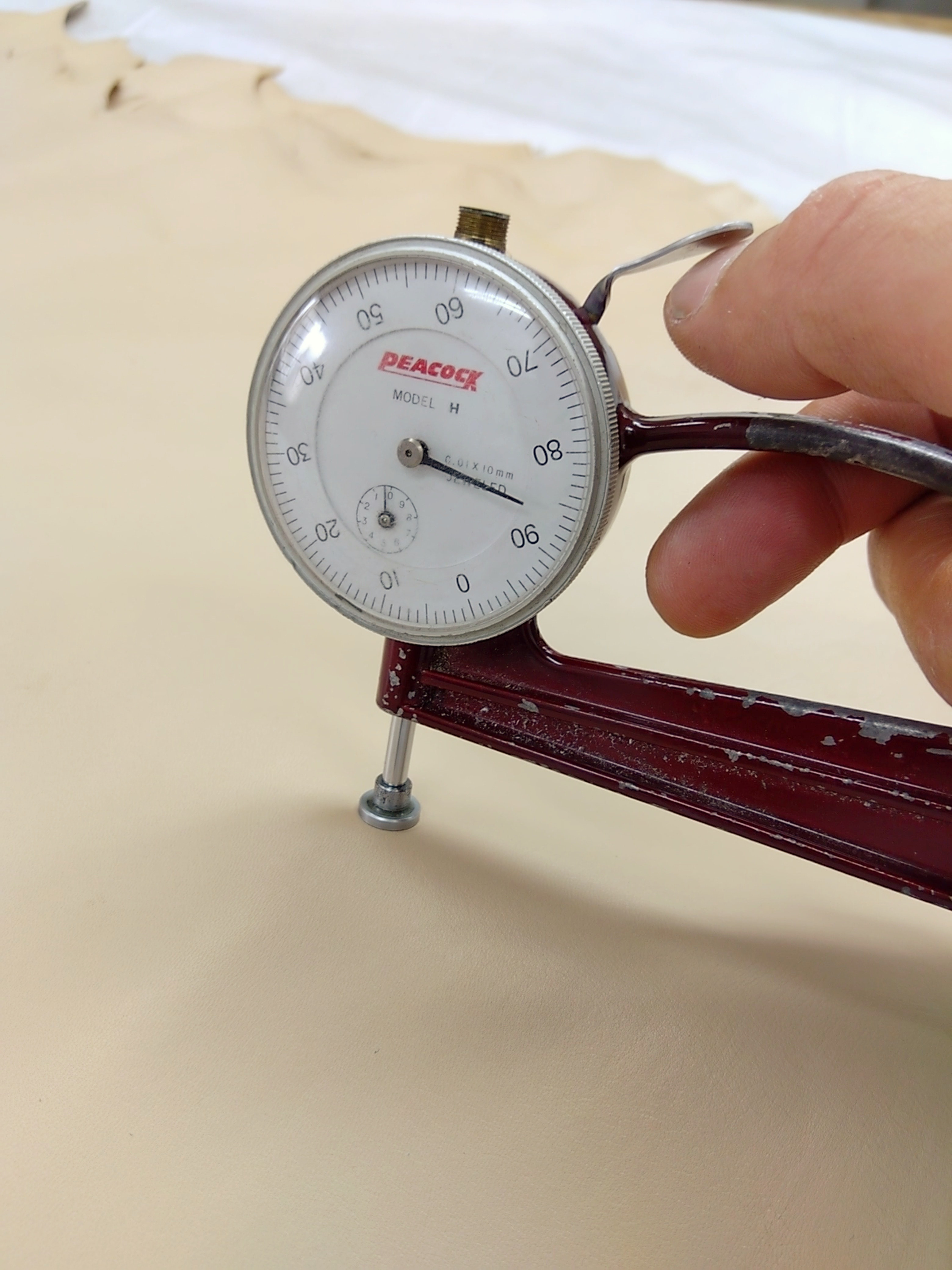 【しっとり柔らかラム革】ナタリーラム-COLOR 210-革の厚み0.9mm前後、大きさ50デシ前後