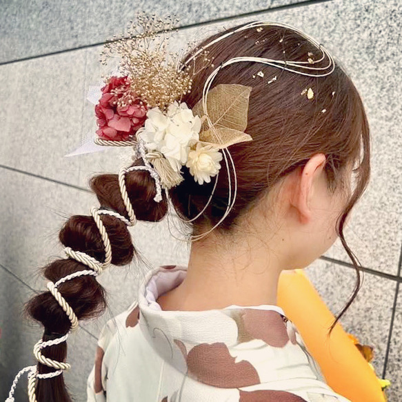 金箔＆水引付き　紫陽花とプリザーブドフラワーと飾り紐の髪飾り　赤／成人式　結婚式　和装　卒業式　振袖　袴　ドライフラワー 7枚目の画像