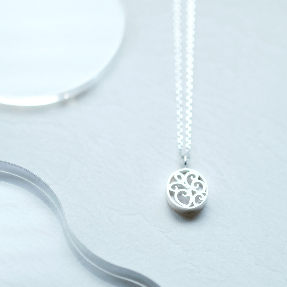 オーバル 唐草 ネックレス シルバー925