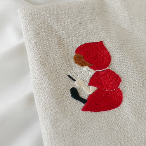 名入れ〛赤ずきんの手刺繍ブックカバー＊リネン ブックカバー ほころ
