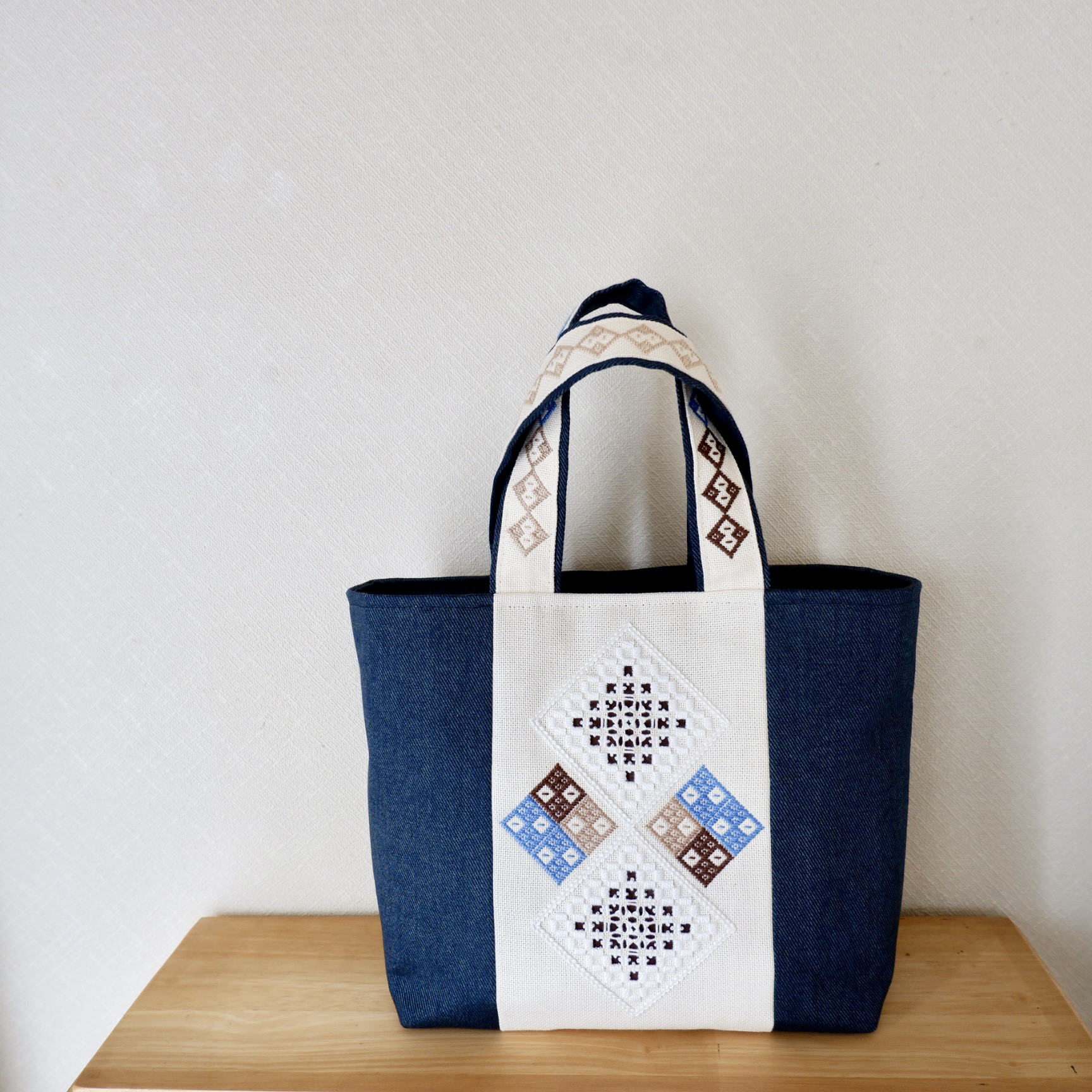 和洋刺繍のミニバッグ＊青デニム【ハーダンガー刺繍×こぎん刺し