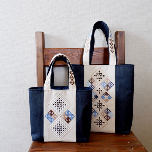 定番のお歳暮 和洋刺繍のミニバッグ＊青デニム【ハーダンガー刺繍×こぎん刺し バッグ