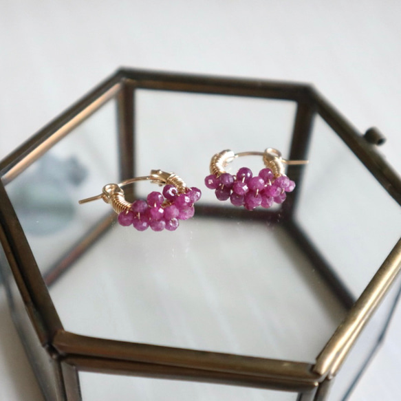 ｛ピアス/イヤリング｝14kgf/petit berries hoops ルビー〔7月誕生石〕 4枚目の画像