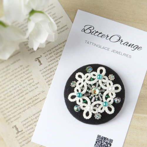 タティングレース×ビーズ刺繍で彩るシックなキラキラブローチ/ポニー