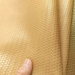 M339 alvinpeli社 牛革　ダブルフェイス　厚さ0.7ｍｍ前後　大きさ　70程度 gold 2枚目の画像