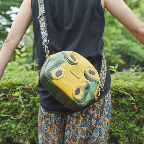 アボカドモチーフ～本革の個性派ショルダーバッグ☆【avo