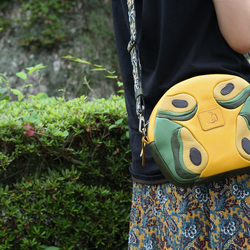 アボカドモチーフ～本革の個性派ショルダーバッグ☆【avo