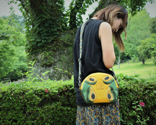 アボカドモチーフ～本革の個性派ショルダーバッグ☆【avo