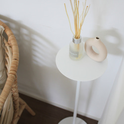 スリムテーブル 丸 黒 白 ブラック ホワイト おしゃれ 花瓶台 ディスプレイスタンド 高さ約75cm サイドテーブル 4枚目の画像