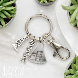 研究者のキーリング　フラスコ・顕微鏡・DNA二重螺旋構造　キーホルダー／バッグチャーム 1枚目の画像