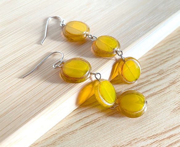 ハニーイエローのロングピアス｜金具変更可能：樹脂ピアス
