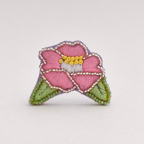 【新品未使用】ピンクハウス ロゴ刺繍 ブローチ ピンク椿のビーズ刺繍ブローチ ブローチ かなちゃん手刺繍工房 通販