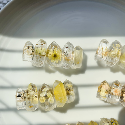 スターチス ヘアクリップ ★ ドライフラワー レジン バレッタ ヘアピン 新作追加！黄色が大好きな方に！小さめサイズかすみ草、スターチス