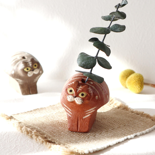 トラの一輪挿し 置物 赤土 ♡ 虎 ネコ 新作！一点もの！ 一輪挿し