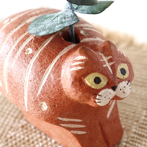 トラの一輪挿し 置物 赤土 ♡ 虎 ネコ 新作！一点もの！ 一輪挿し