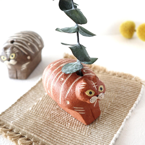 トラの一輪挿し 置物 赤土 ♡ 虎 ネコ 新作！一点もの！ 一輪挿し