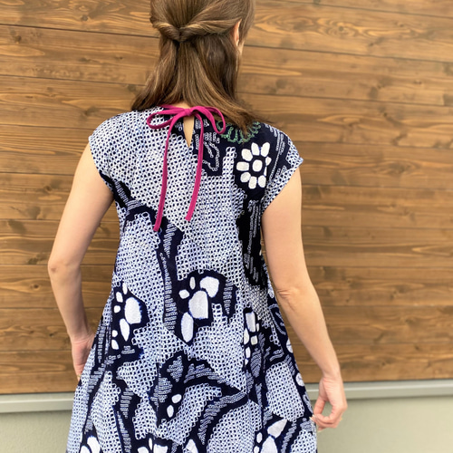 着物リメイクワンピー♪85♪総絞り♪120cm 総絞り(黒)の着物からのワンピース(紐付き) 着物リメイク