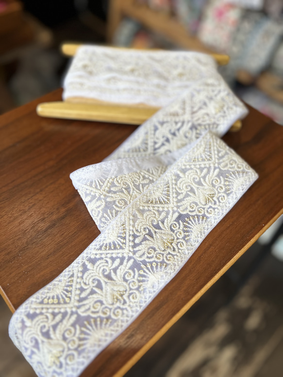 印度刺繡絲帶編織白色 65mm (22) 第3張的照片
