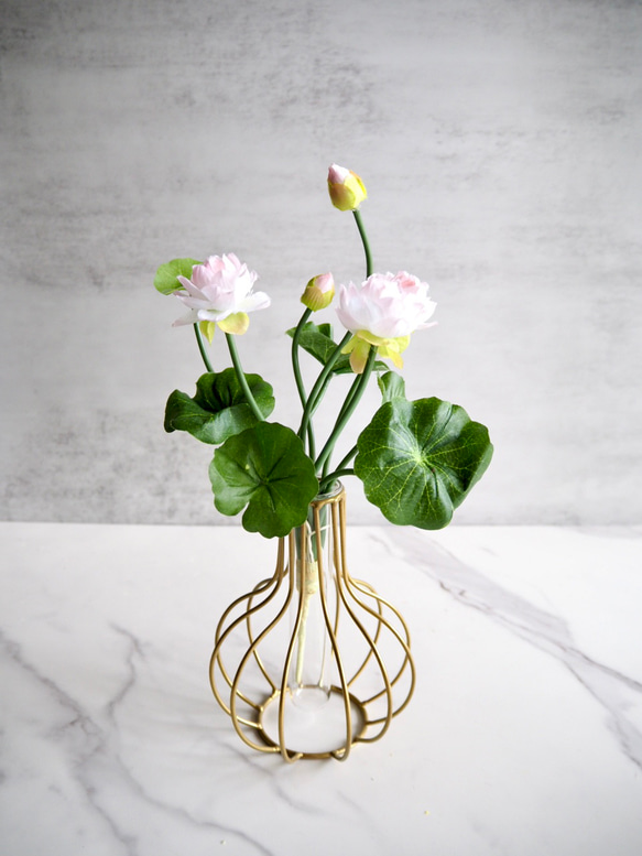 【蓮】setコロンと丸いゴールドフラワーベースアレンジ 2枚目の画像