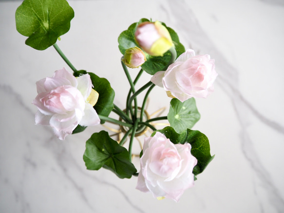 【蓮】setコロンと丸いゴールドフラワーベースアレンジ 4枚目の画像