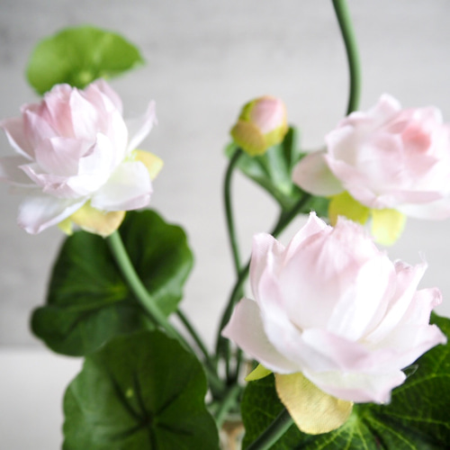 花器付き】【蓮】コロンと丸いゴールドフラワーベースアレンジ