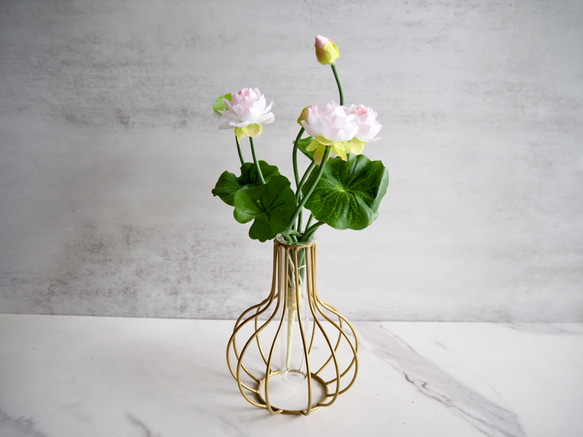 【蓮】setコロンと丸いゴールドフラワーベースアレンジ 1枚目の画像