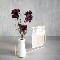 【チョコレートコスモス3輪】set花瓶付きゴールドワイヤーフォトスタンドアレンジ 4枚目の画像