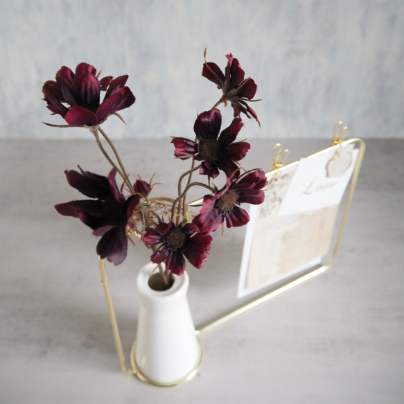 【チョコレートコスモス3輪】set花瓶付きゴールドワイヤーフォトスタンドアレンジ 6枚目の画像