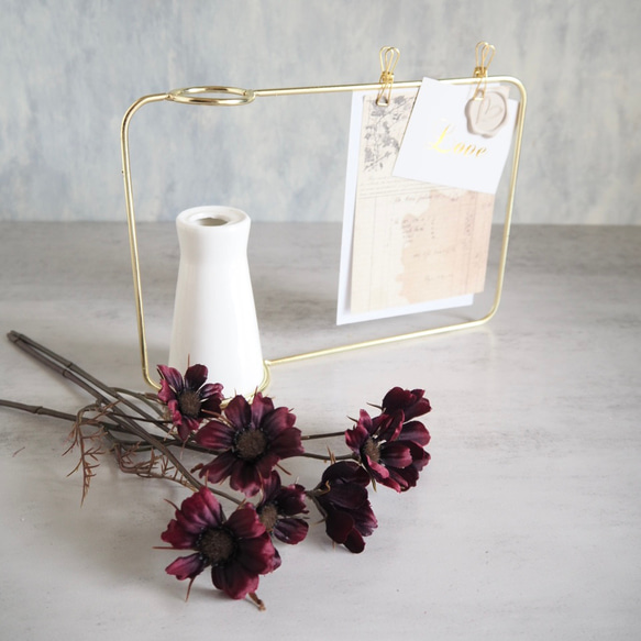 【チョコレートコスモス3輪】set花瓶付きゴールドワイヤーフォトスタンドアレンジ 5枚目の画像