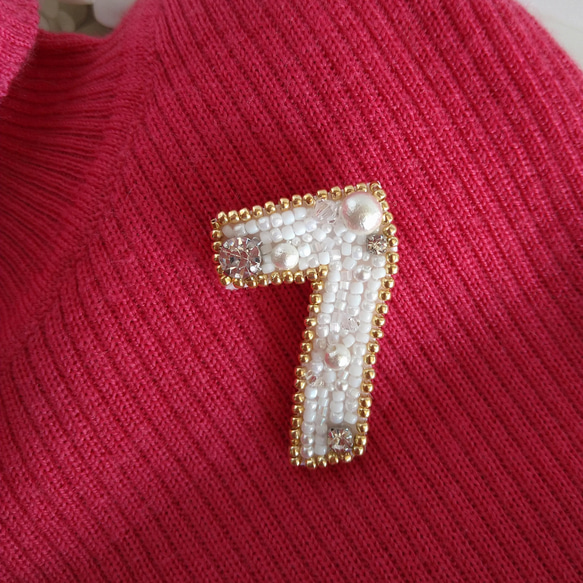 №7 数字シリーズ ビーズ刺繍♡ブローチ ブローチ AYA工房 通販