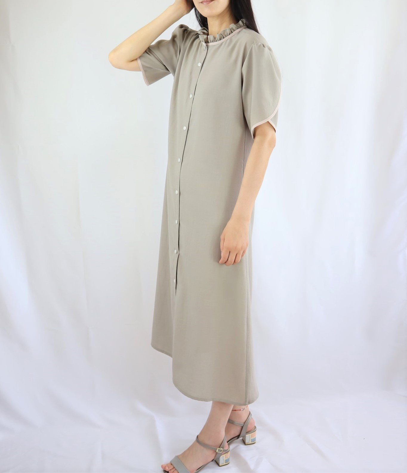 S～5L選べる7サイズ　マキシワンピース　フリル衿　チューリップ袖　グレージュ