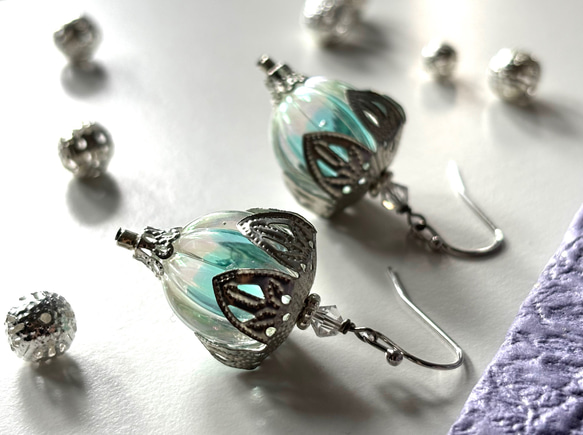 ピアスシルバーの蓮の花大ぶり大振りクリア透明涼しげ夏和風