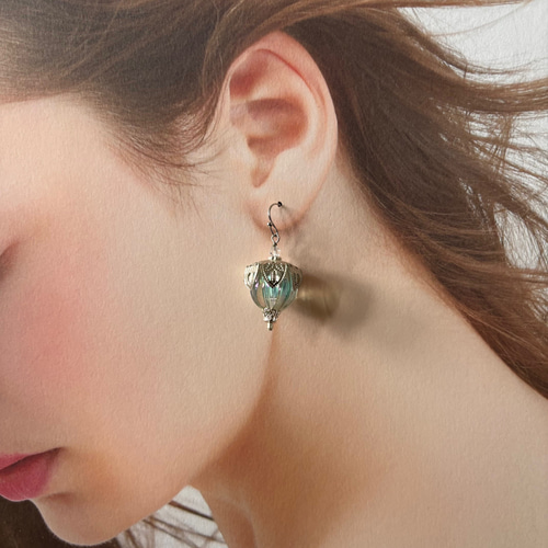 ゴッホのひまわり様　お決まり２点 ブルービーズのピアスとオーロラ色のビーズピアス イヤリング 手描き アクセサリー ゴッホ ひまわり ピアス