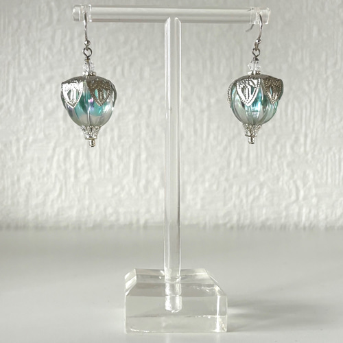 ピアス 鬼灯の様なクリアカラーのビーズ ブルー 水色 青