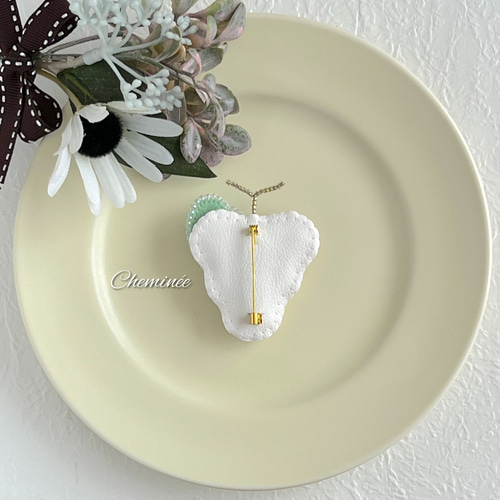 [専用　こり様]ブローチ 刺繍 ビーズ ワイヤー フェルト ハンドメイド ぶどう 専用 こり様]ブローチ 刺繍 ビーズ ワイヤー フェルト ハンドメイド