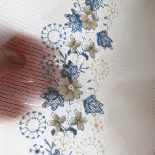 刺繍半襟・ポイと金魚・片側の刺繍でお手軽半襟・オーガンジー