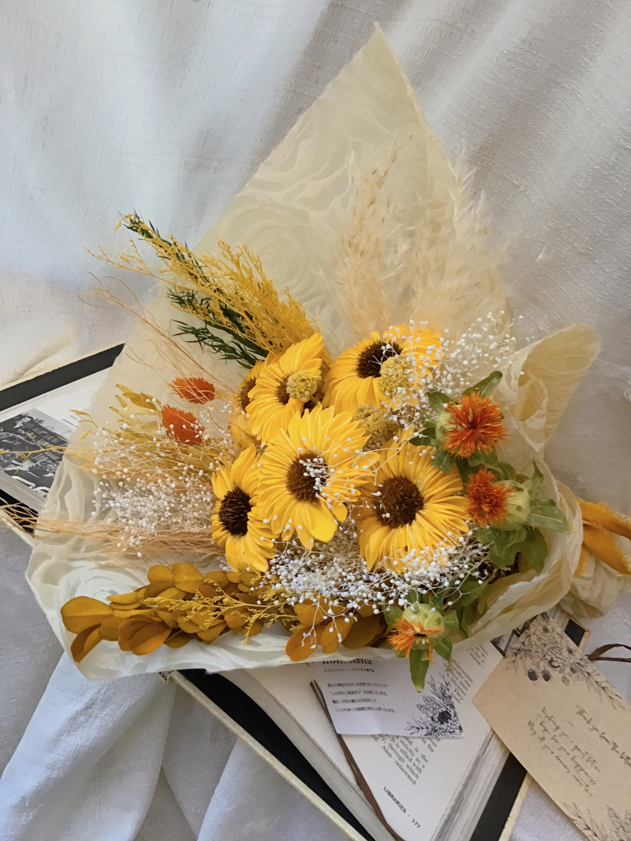 再販♡ 夏の誕生花2025♡年中枯れない花束❤︎太陽のように！笑顔を大切な人を笑顔にしてくれる