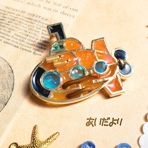 潜水艦のブローチ【スチームパンク風】配管剥き出し レトロポップ