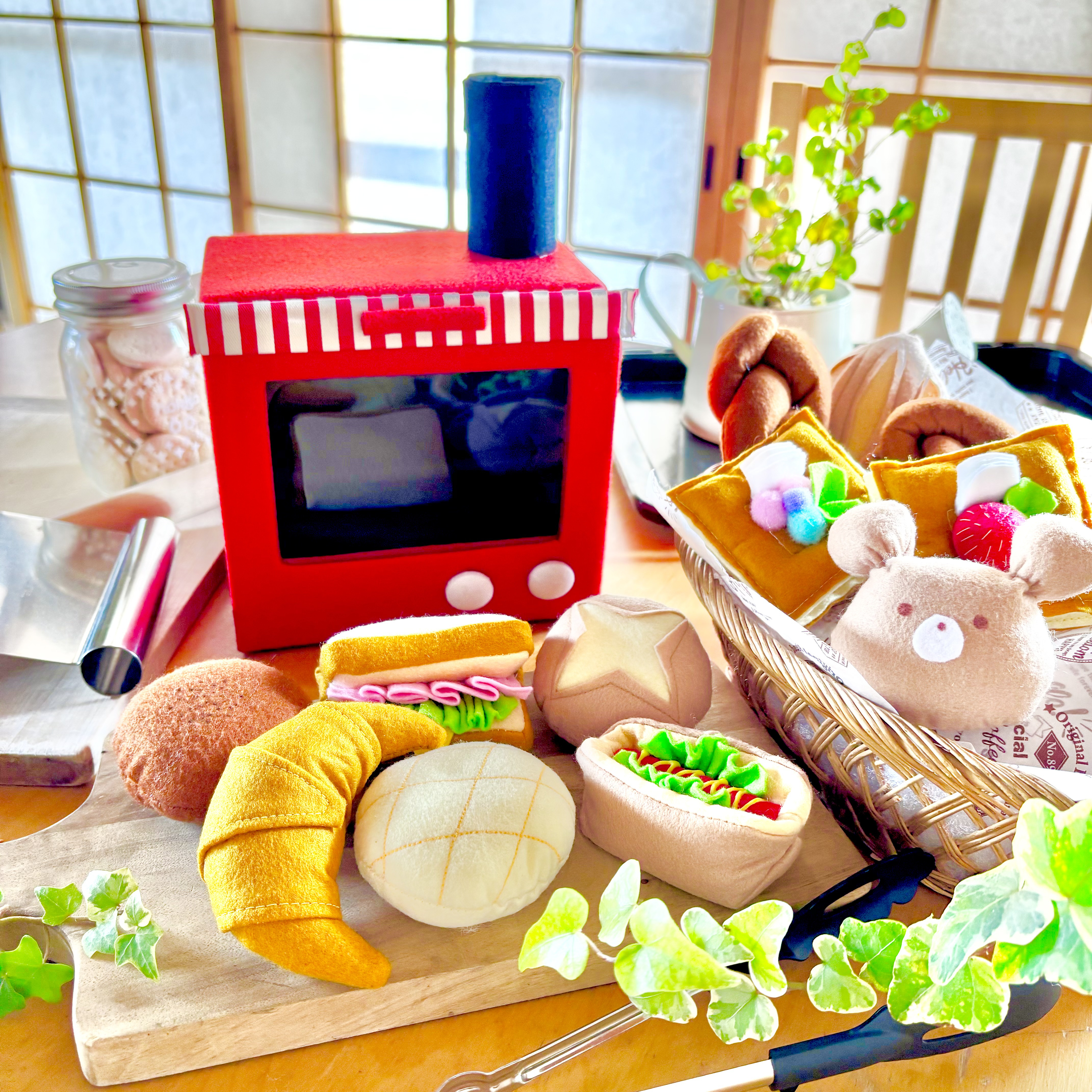 赤×ストライプ☆男の子にもおすすめ‼︎おままごと☆フェルトのパン屋さん パン12個