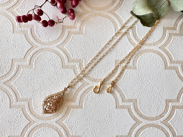 【Carving drop necklace】カーヴィングチャーム のネックレス  Creema限定 4枚目の画像