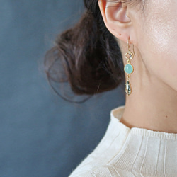 14KGF/ AQUA CHALCEDONY PEARCH DARK GREEN GLASS EARRINGS 3枚目の画像