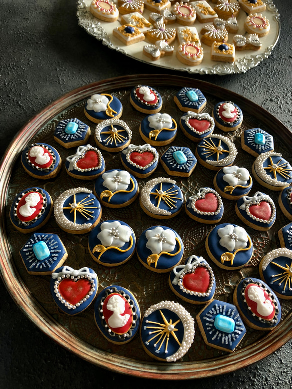 4/6頃製造、4/11〜12頃お届け ★ネイビー缶★ ブローチみたいなアイシングクッキー 3枚目の画像